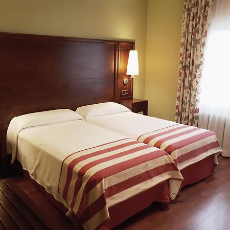 Hotel Urogallo В'єлья Екстер'єр фото