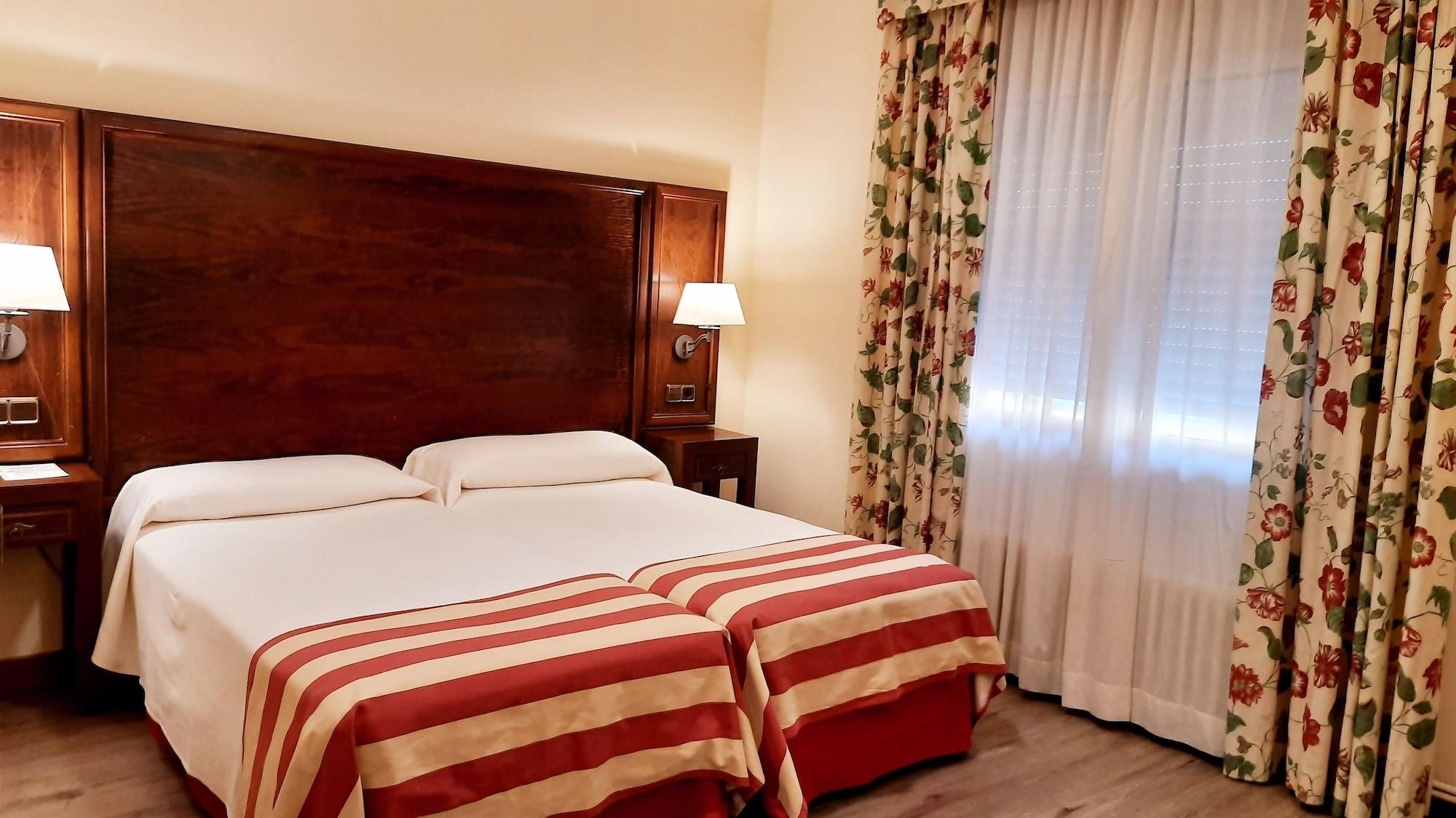 Hotel Urogallo В'єлья Екстер'єр фото
