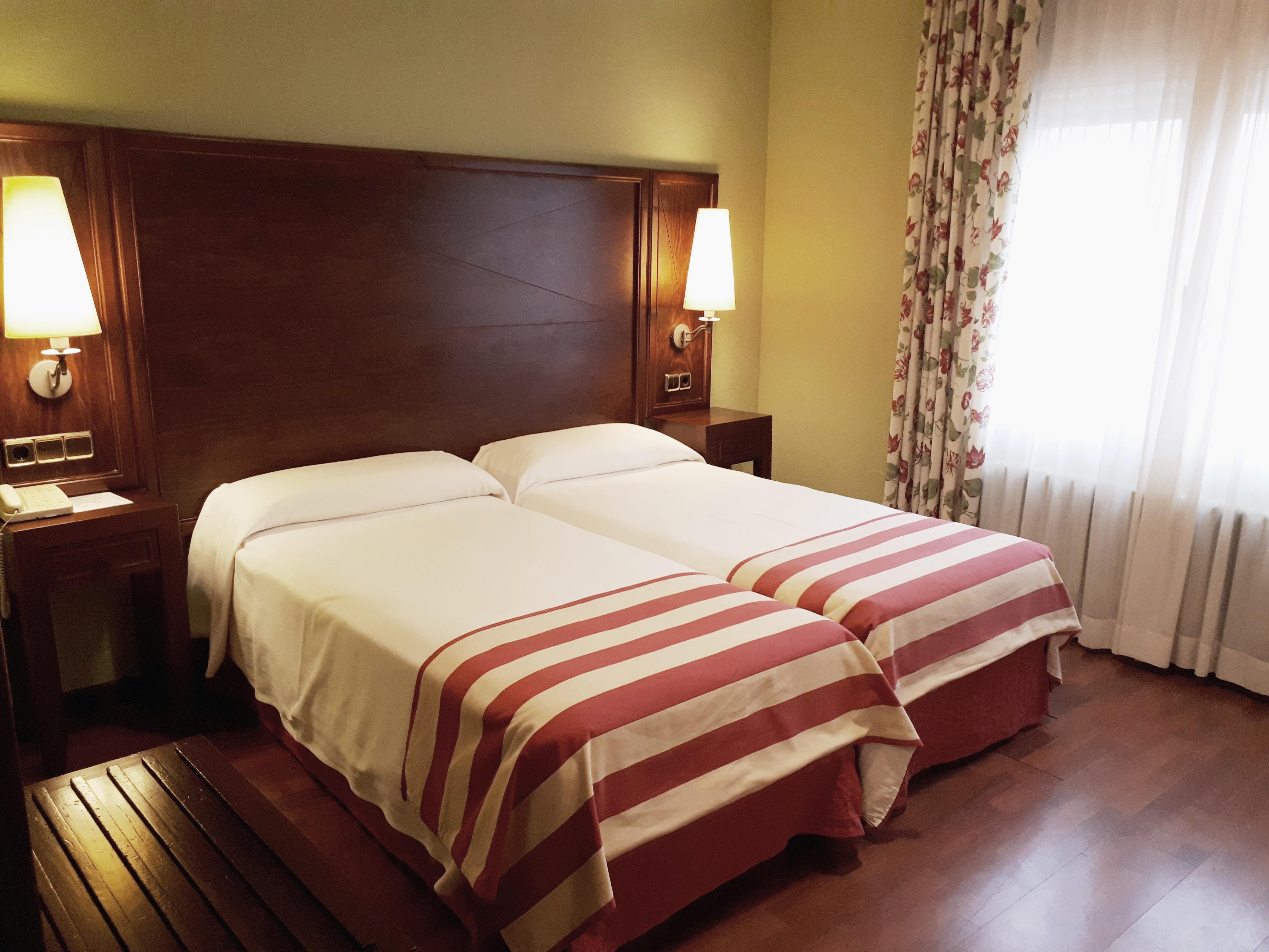 Hotel Urogallo В'єлья Екстер'єр фото