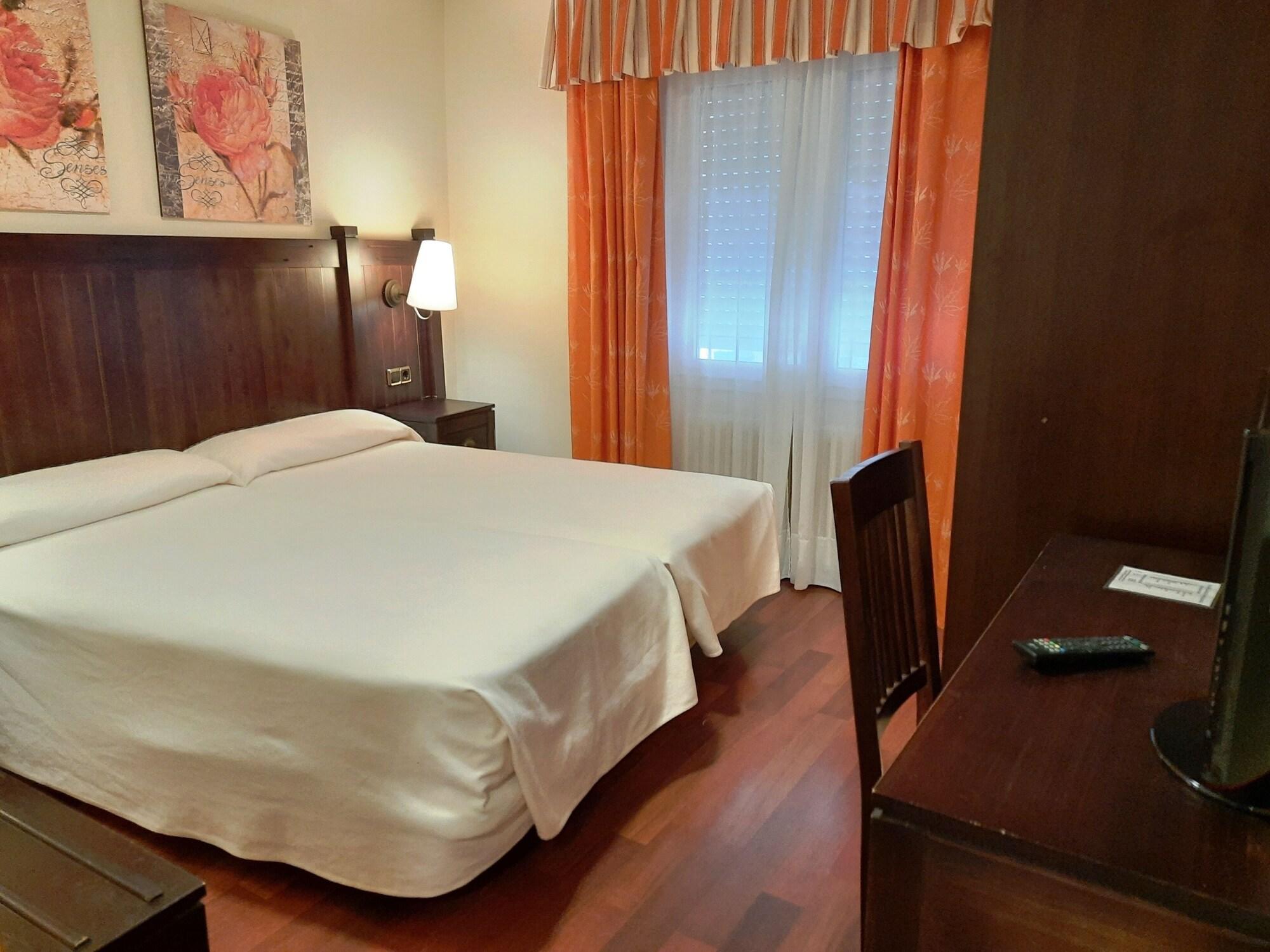 Hotel Urogallo В'єлья Екстер'єр фото