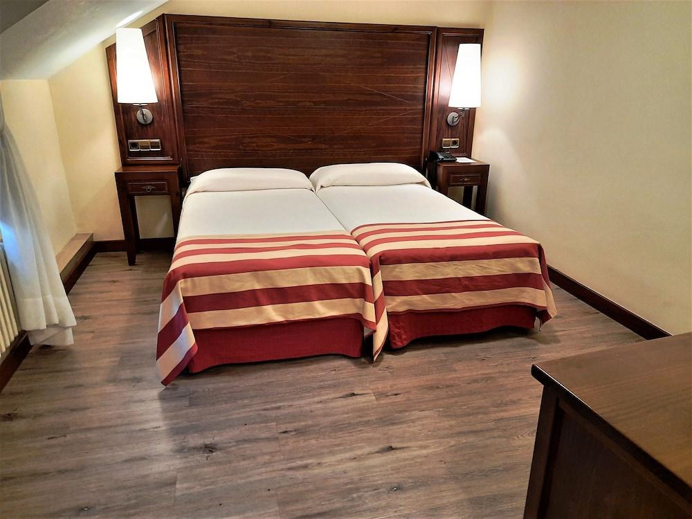 Hotel Urogallo В'єлья Екстер'єр фото