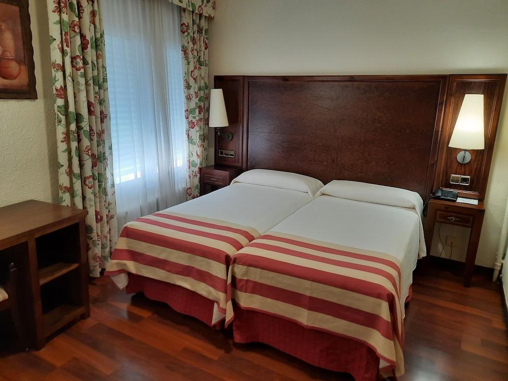 Hotel Urogallo В'єлья Екстер'єр фото