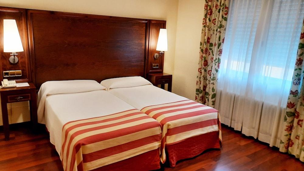 Hotel Urogallo В'єлья Екстер'єр фото