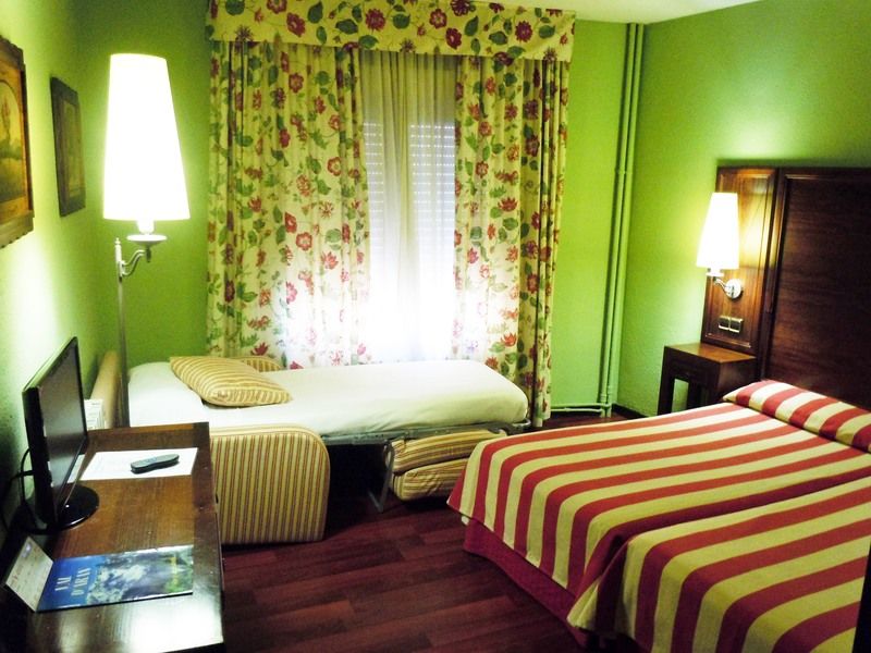 Hotel Urogallo В'єлья Екстер'єр фото